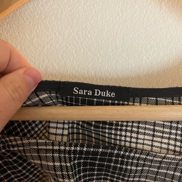 Sara Duke Cropped Top - Picture 3 of 3